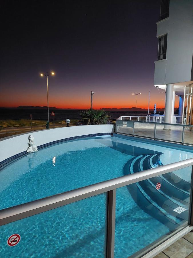 519 On Breeze Aparthotel Strand Bagian luar foto