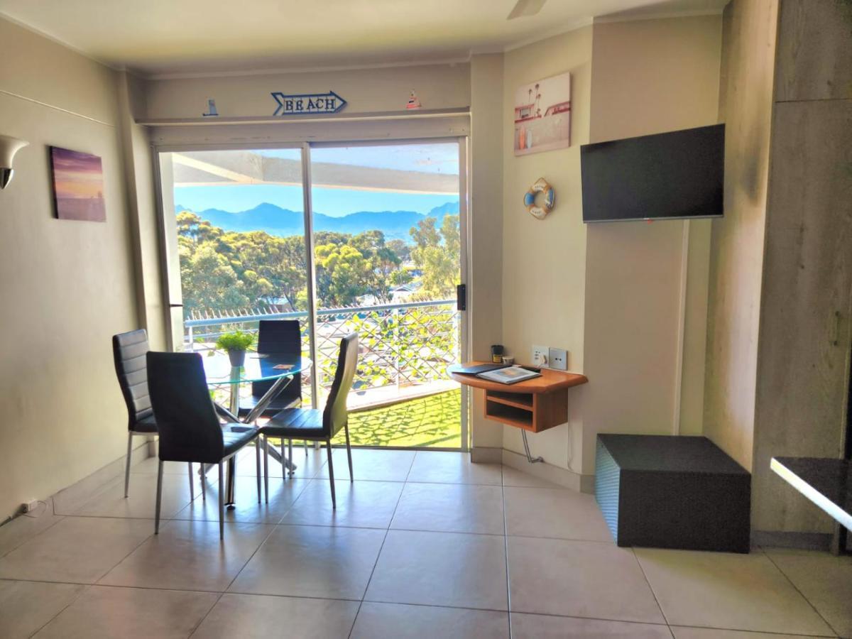 519 On Breeze Aparthotel Strand Bagian luar foto